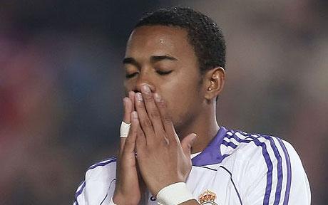 robinho rezando