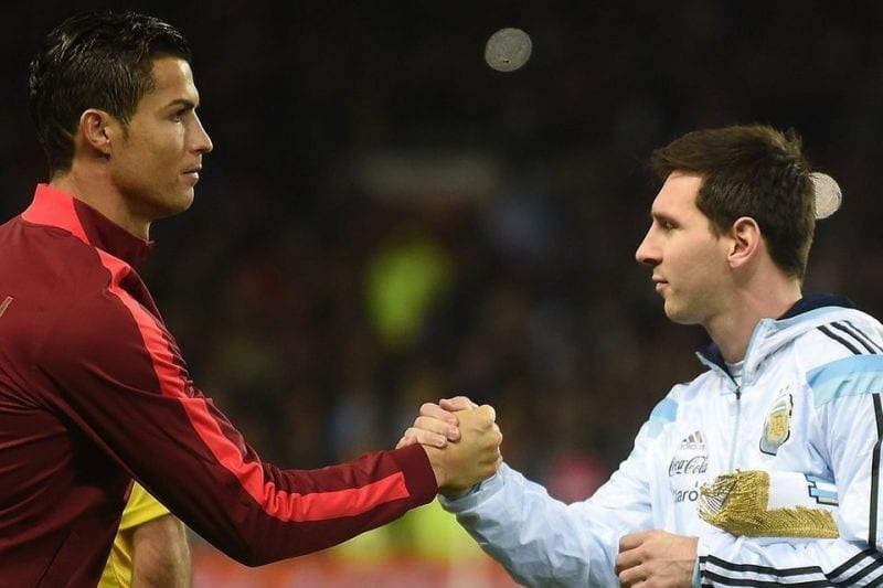 messi y cristiano se dan la mano