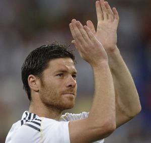 Xabi-Alonso-Mascherano-Barca-OKAS