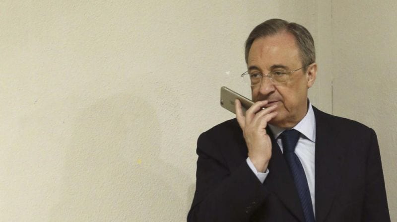 floper hablando por teléfono