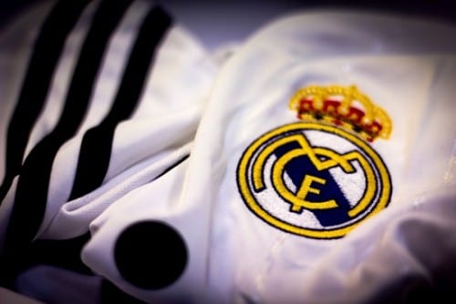 escudo Real Madrid sobre camiseta