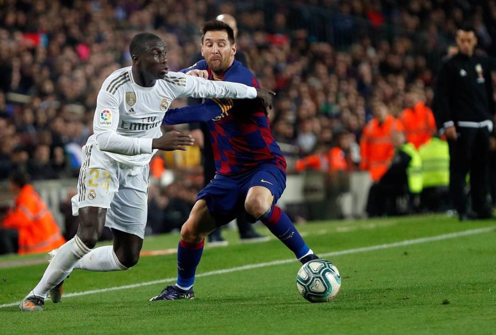 Mendy contra el Barça