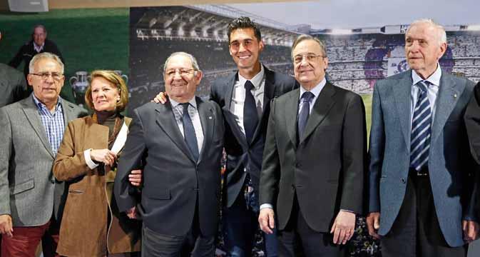 José Emilio Santamaría junto a Florentino Pérez, Paco Gento y Amancio Amaro.