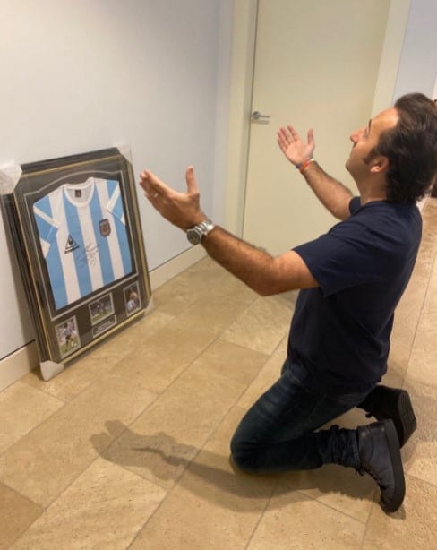 Camiseta de Maradona firmada