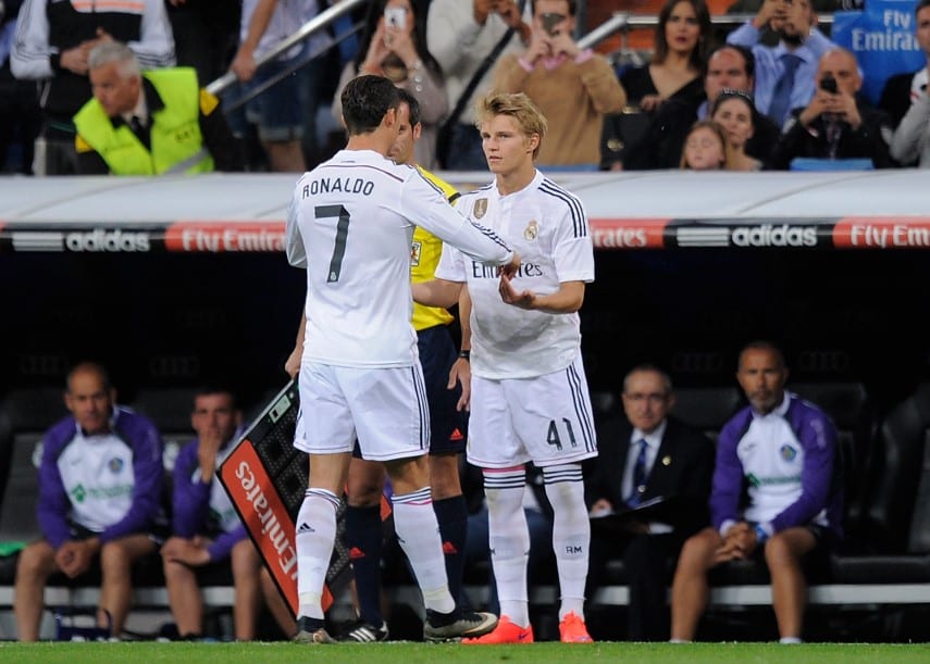 Odegaard sale por Cristiano Ronaldo