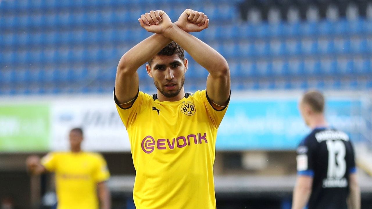Achraf celebrando un gol Achraf Hakimi celebrando un gol con el Borussia Dortmund