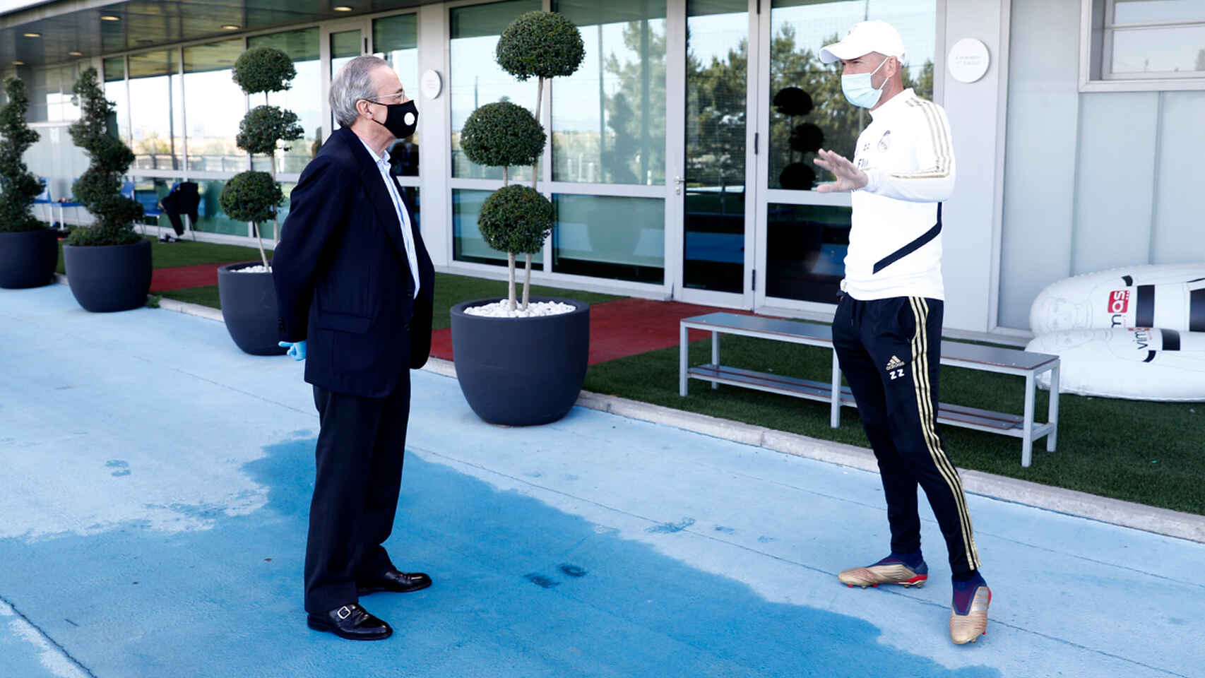 Florentino y Zidane con mascarillas