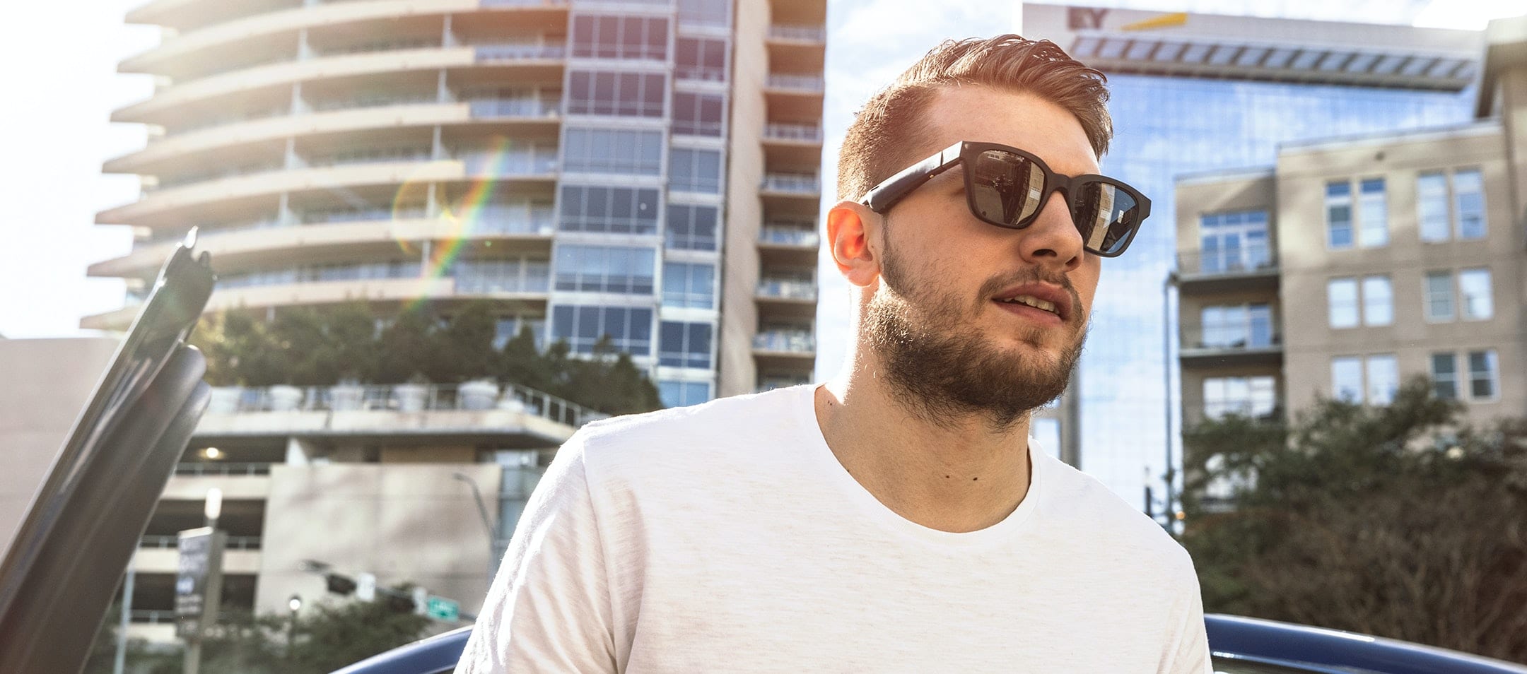 Luka Doncic con gafas de sol