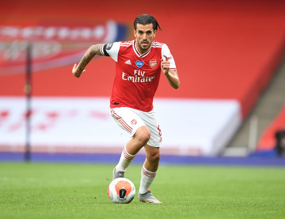 Dani Ceballos conduce el balón.