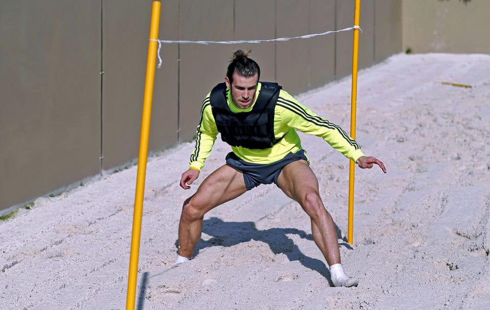 Bale entrenando.