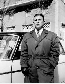 Puskas junto a su coche