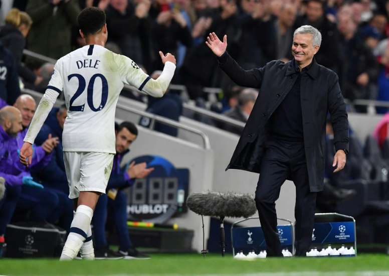 Dele Alli y Mourinho.