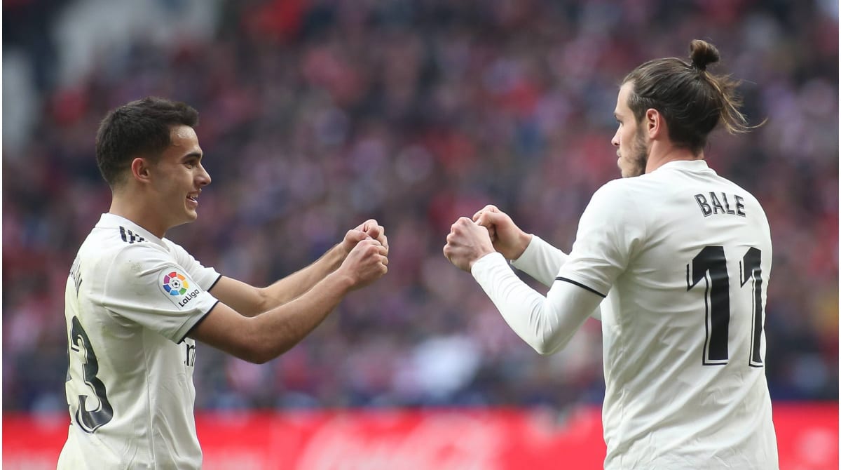 Reguilón celebra con Bale