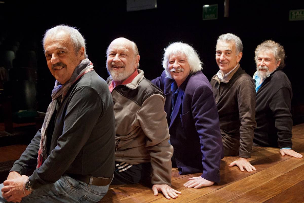 Les Luthiers posando