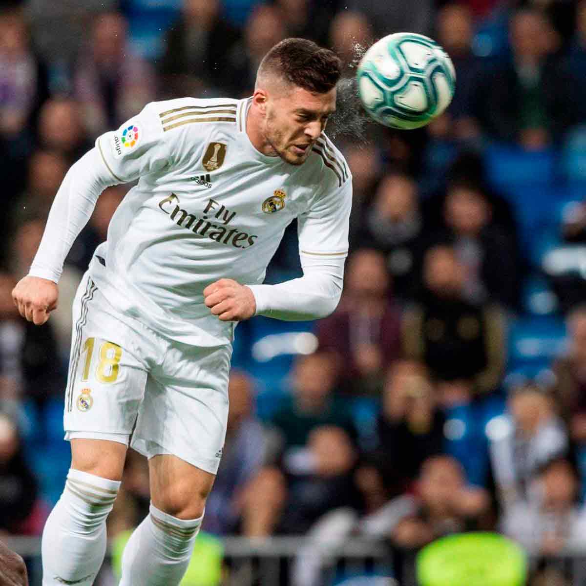 Jovic remate cabeza