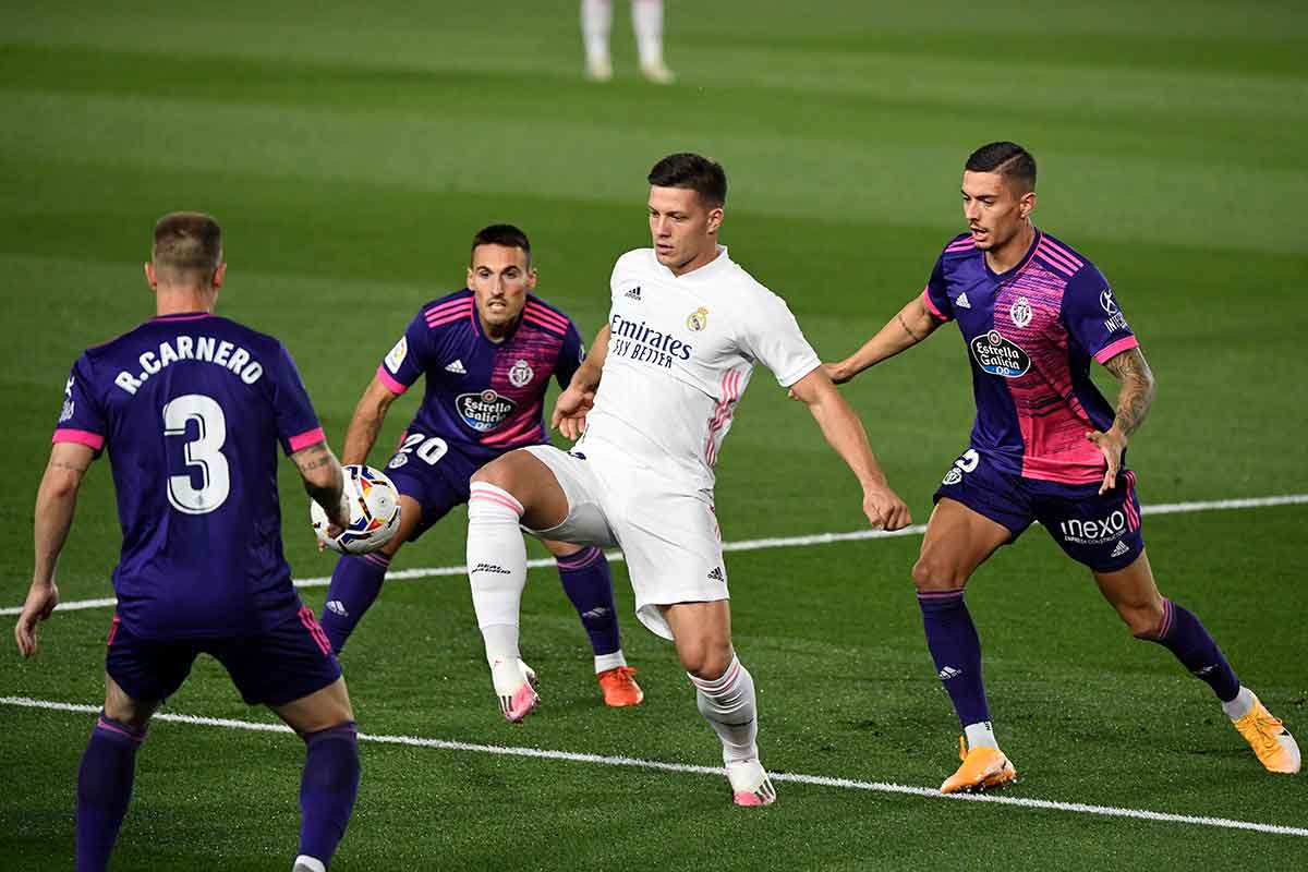 Jovic rodeado Valladolid