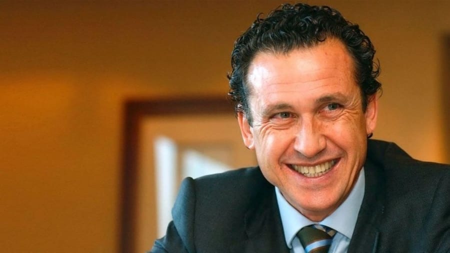 valdano sonrie
