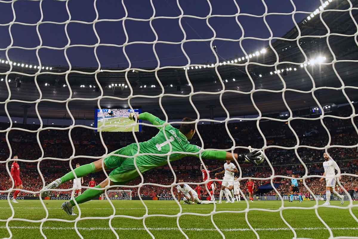 Courtois parada Liverpool
