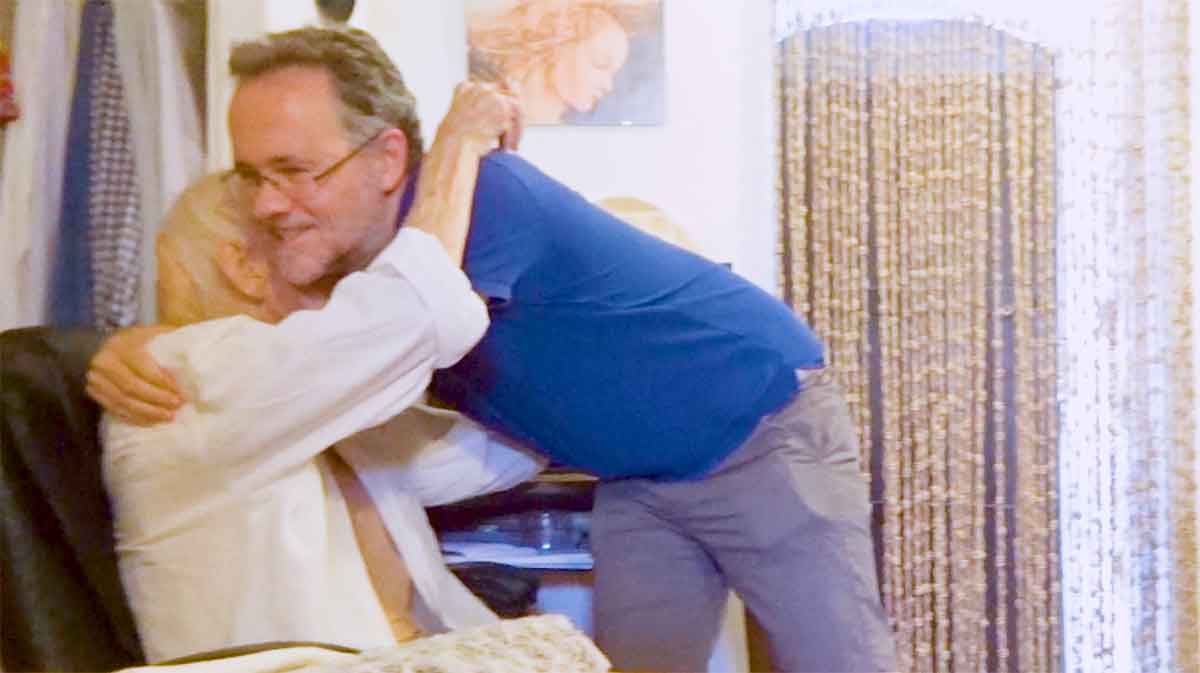 Escohotado y Bengoechea abrazo