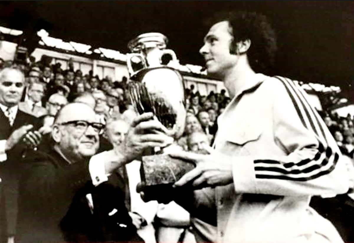 Beckenbauer con la Eurocopa
