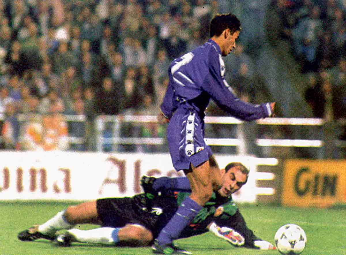 Debut en liga con el Madrid de Raúl en Zaragoza