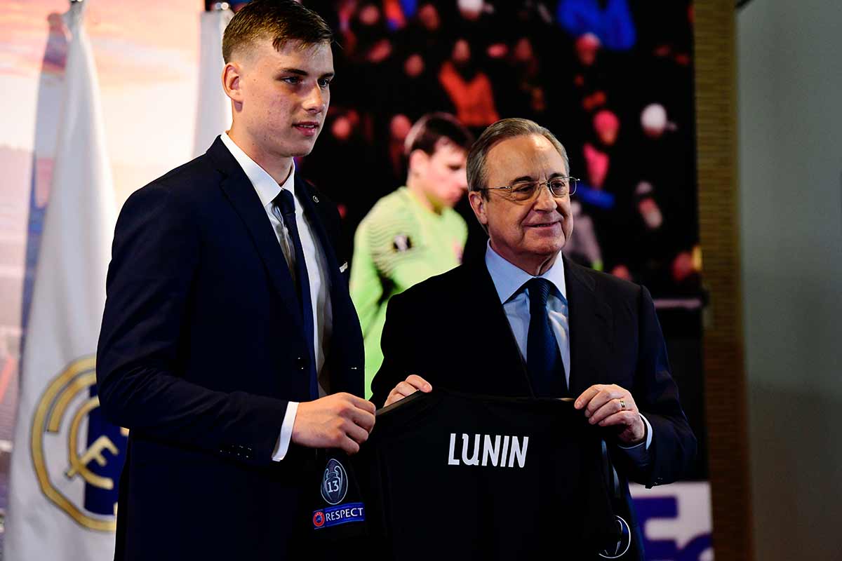 Presentación de Lunin con Florentino Pérez