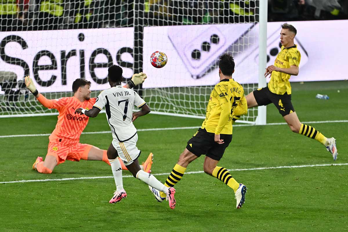 Gol de Vinícius al Borussia